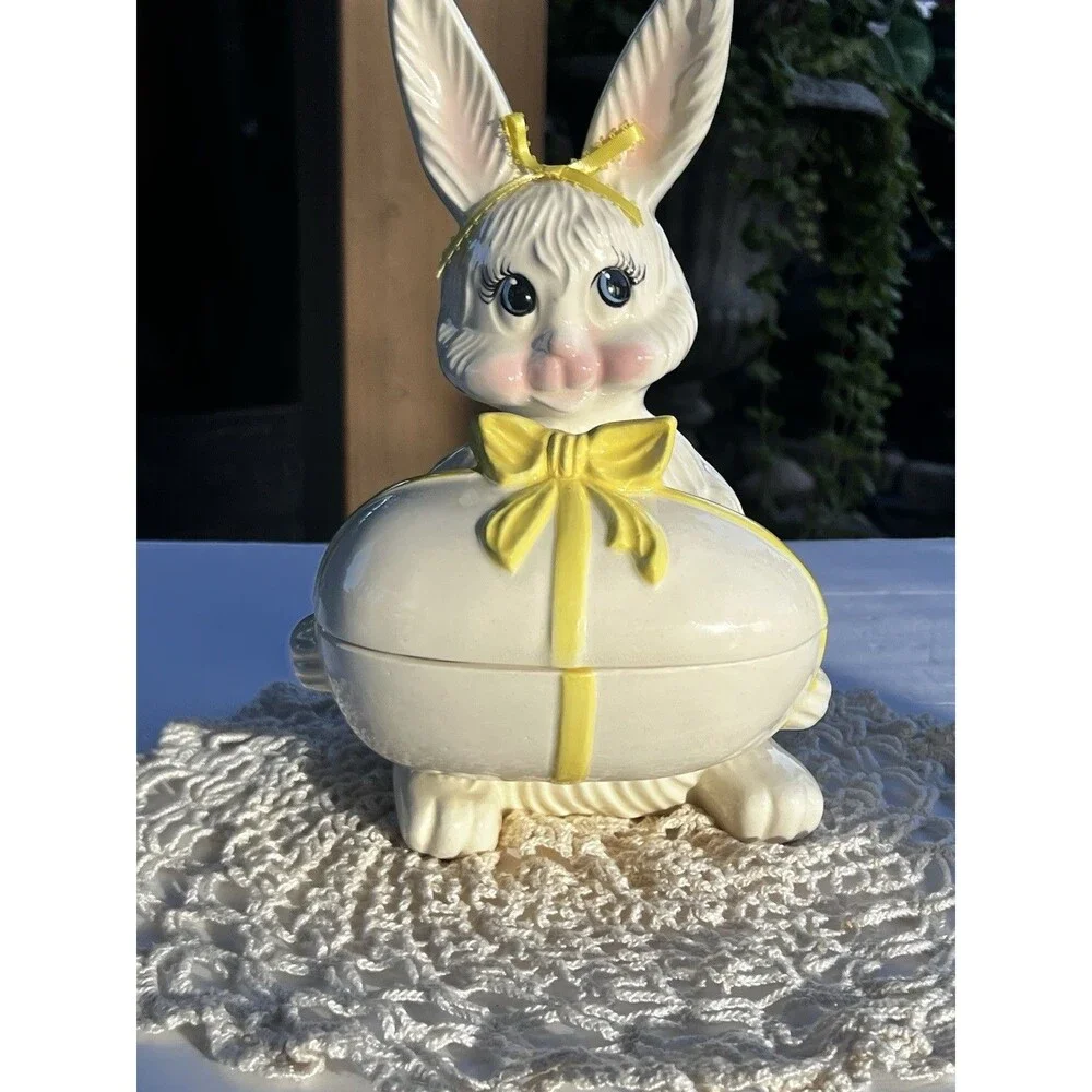 Vintage 1980 Arnel’s Bunny Rabbit Covered Candy Dish  W/lid